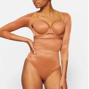 Skims barely there open bust arm shaper size medium